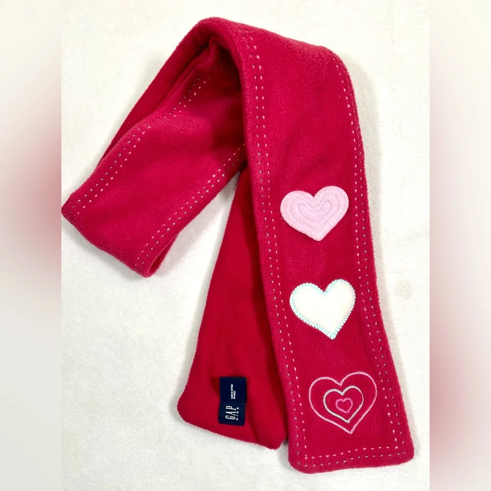 GAP KIDS Girls Valentine Hearts Fleece Winter Scarf Valentine’s‎ Day Embroidered